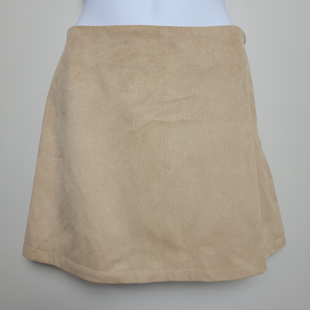 Forever 21 Micro Suede / Faux Suede Tan Beige Mini Skirt Size M Lightweight